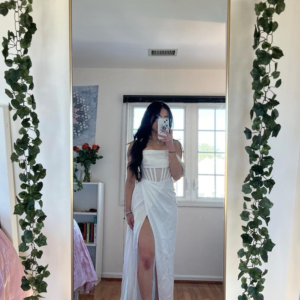 Miss Circle White Corset Gown